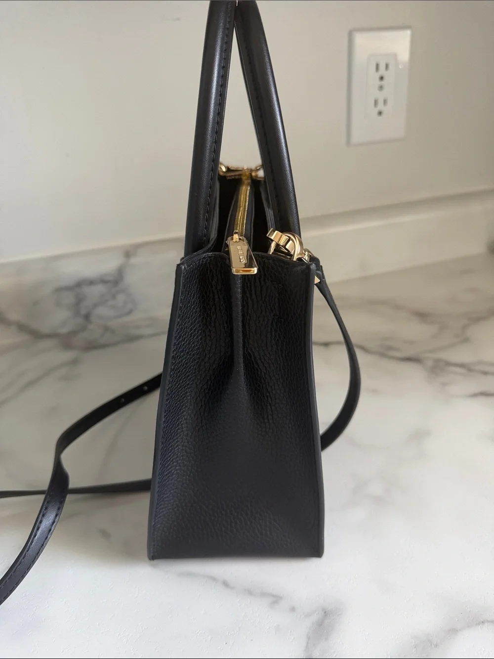 ✨GREAT CONDITION, no marks‼️Michael Kors Leather Satchel with Gold Hardware
